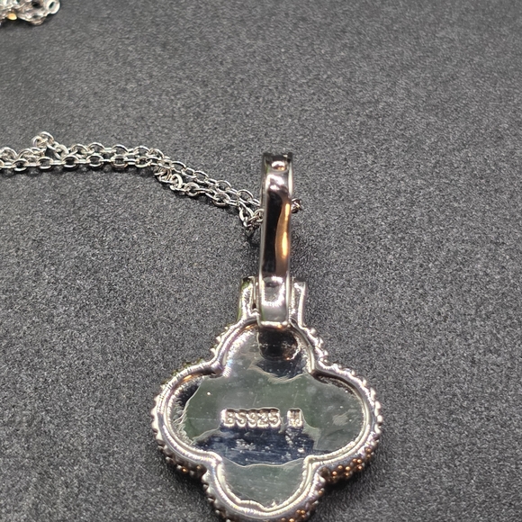 ✨ Mother of Pearl Clover Pendant Necklace – Sterling Silver & Moissanite ✨ - Picture 2 of 4